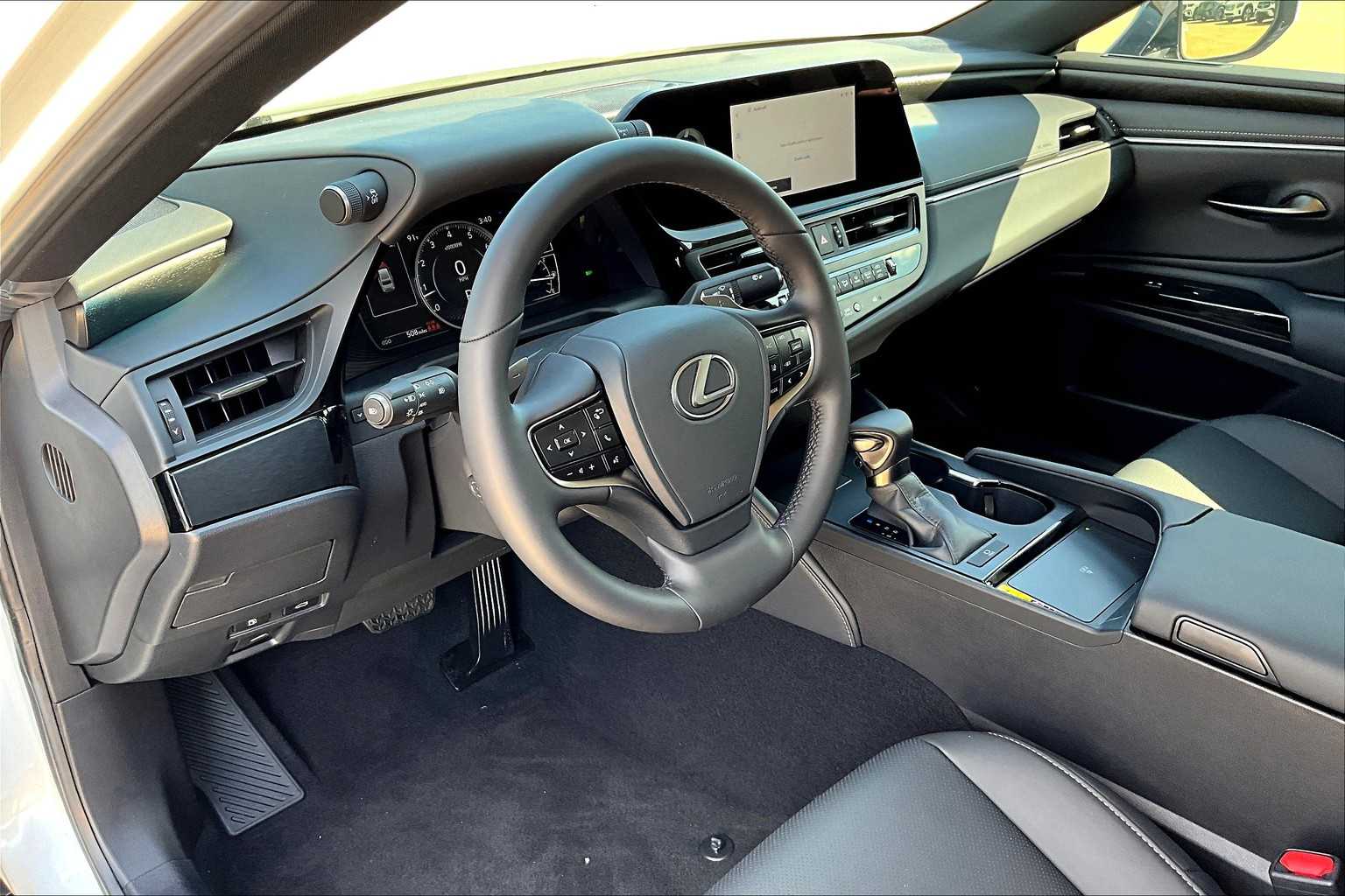 2025 Lexus ES 350 photo 16