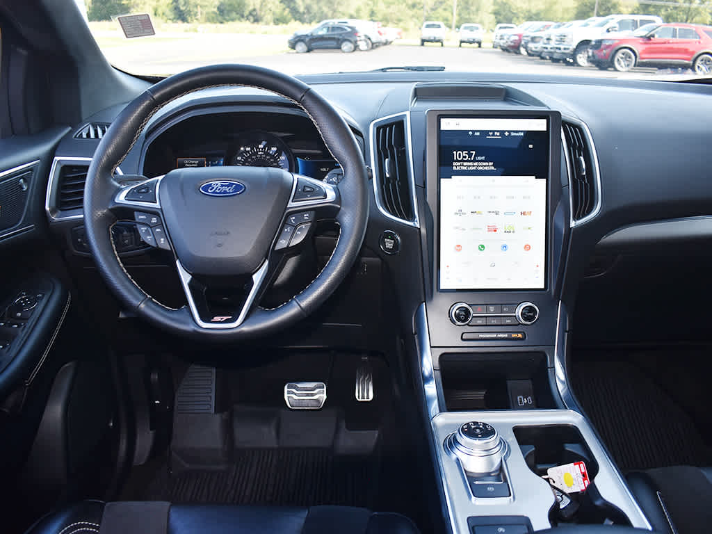 2022 Ford Edge ST photo 13