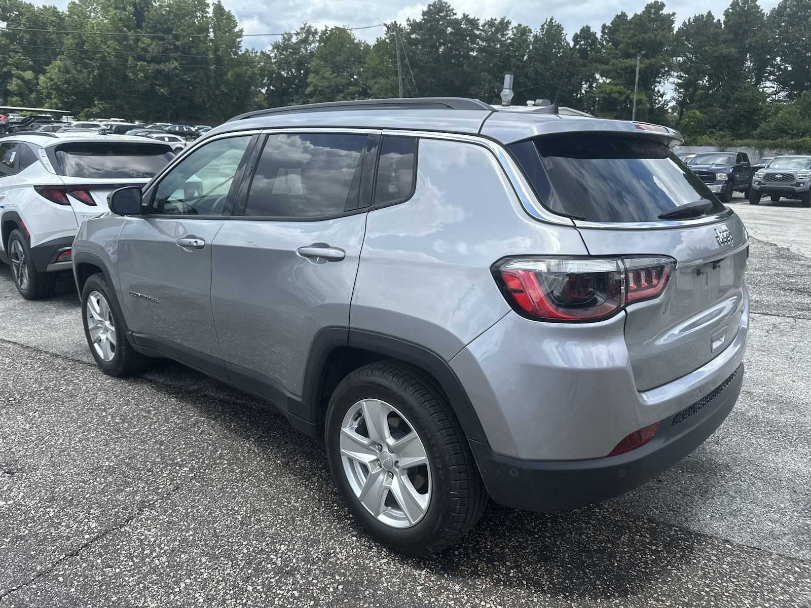 2022 Jeep Compass Latitude photo 4