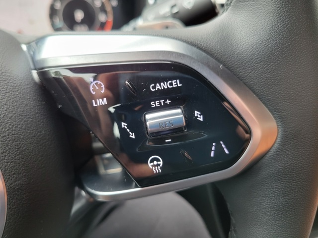 2024 Jaguar XF R-Dynamic SE photo 32