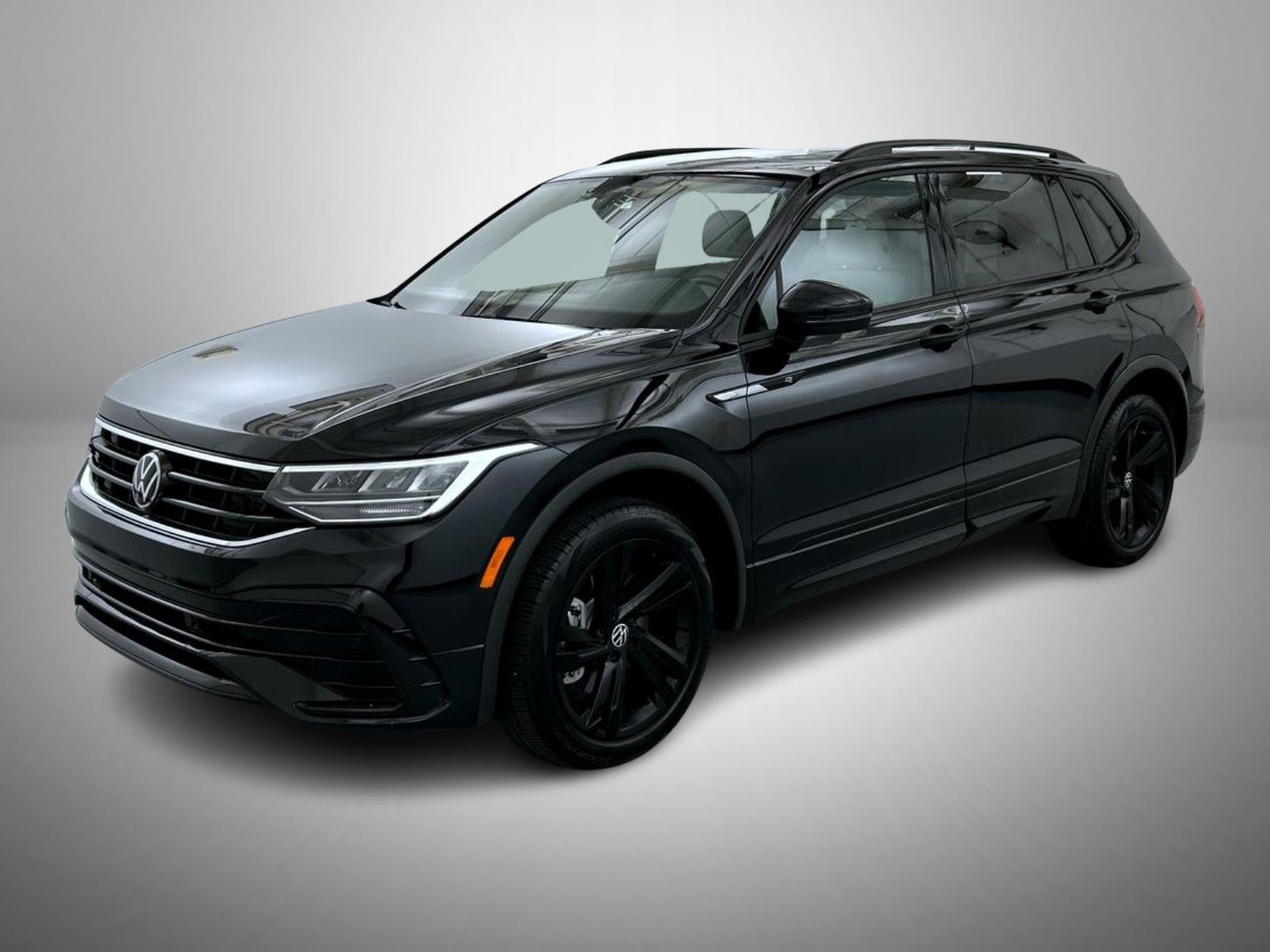 2023 Volkswagen Tiguan SE R-LINE BLACK's photo