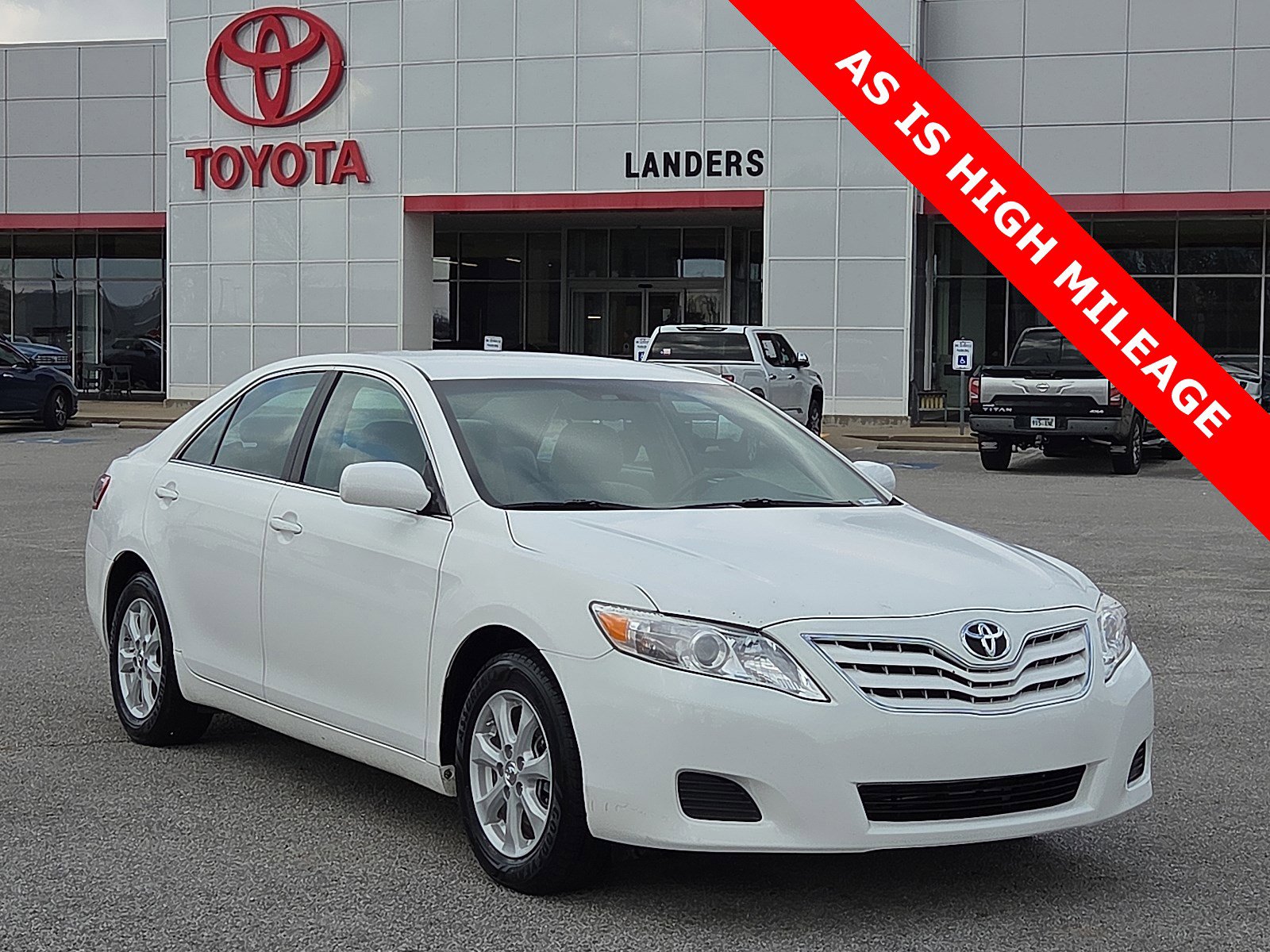 2011 Toyota Camry LE's photo