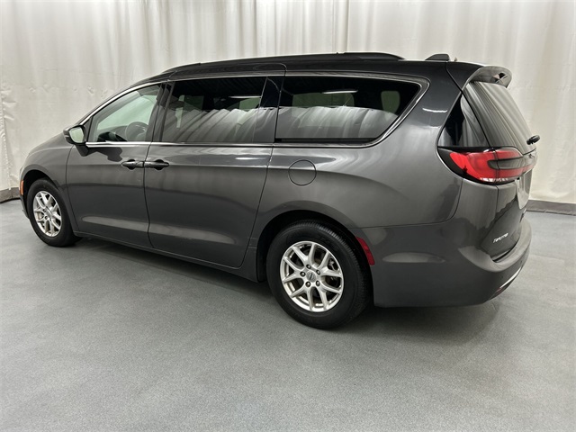 2022 Chrysler Pacifica Touring L photo 3