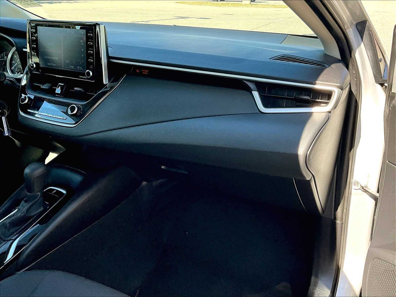 2021 Toyota Corolla LE photo 12