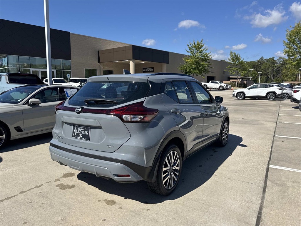 2023 Nissan Kicks SR photo 4