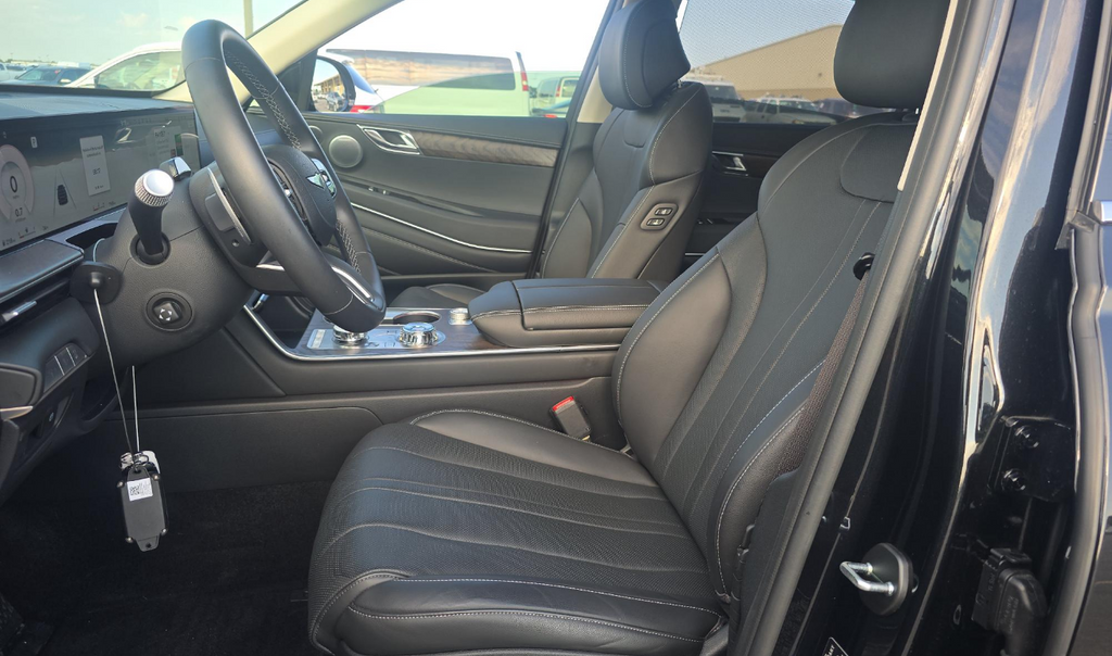 2025 Genesis GV80 2.5T Advanced photo 2