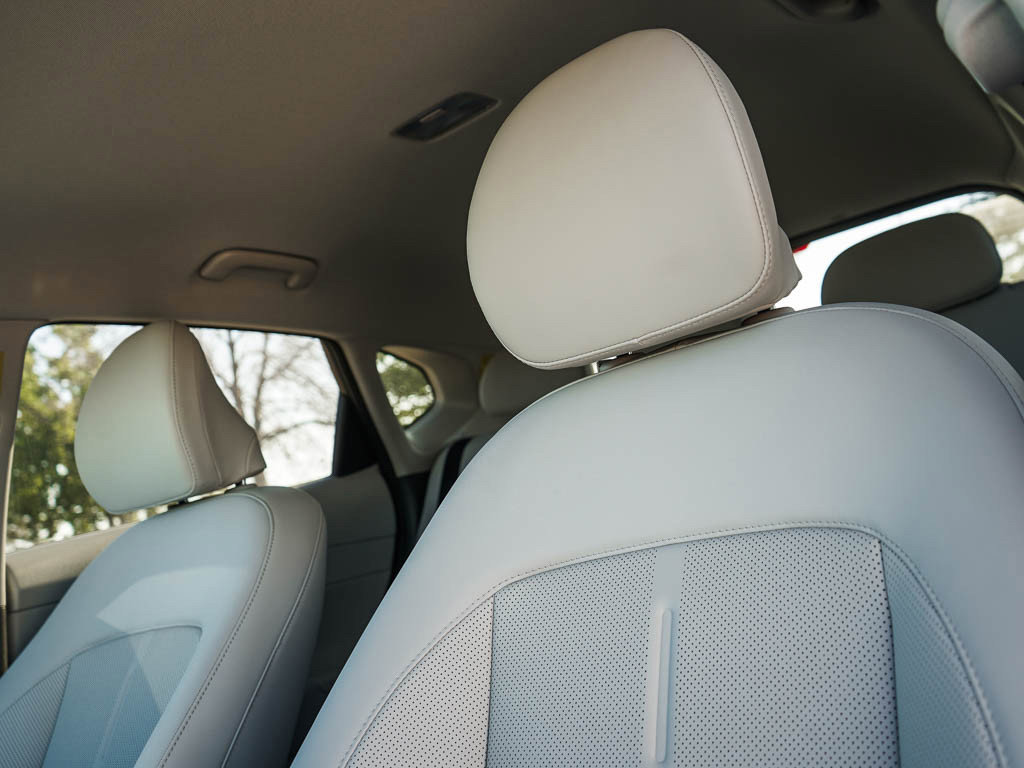 2026 Hyundai Kona SEL photo 16
