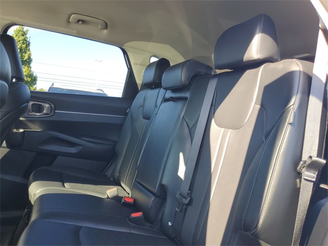 2025 Kia Sorento S photo 8