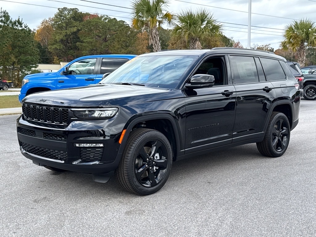 2025 Jeep Grand Cherokee Limited photo 4