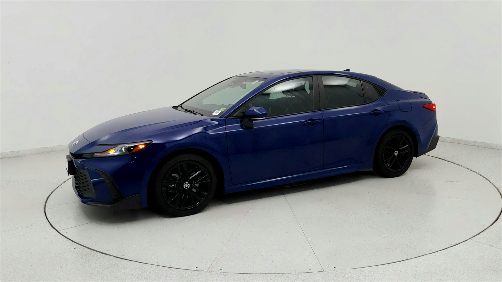 2025 Toyota Camry SE photo 3