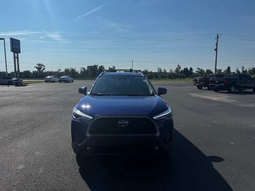 2024 Toyota Corolla Cross XLE photo 7