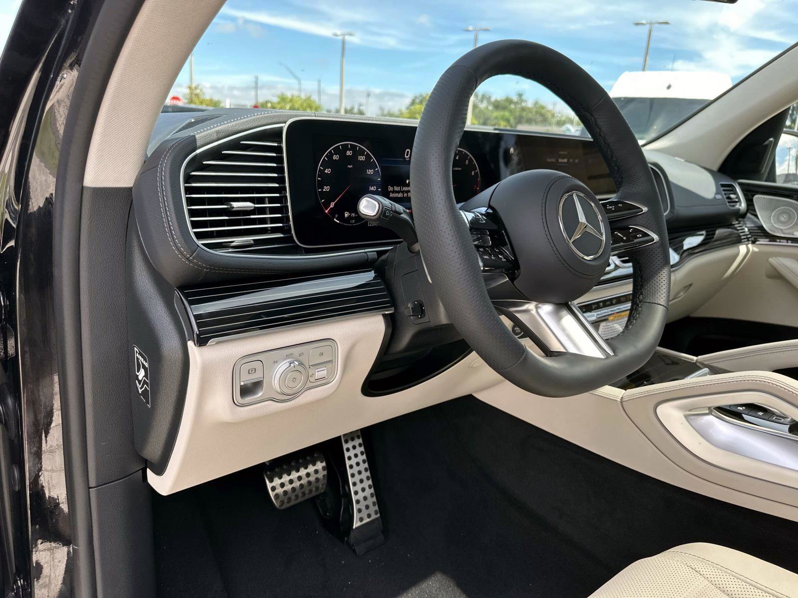 2026 Mercedes Benz GLS 450 4MATIC photo 17