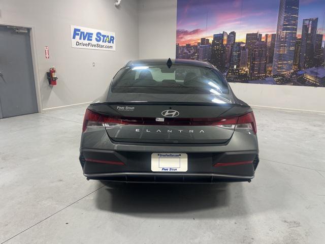 2025 Hyundai Elantra SEL Sport photo 23