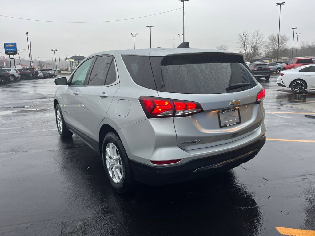 2022 Chevrolet Equinox LT photo 2