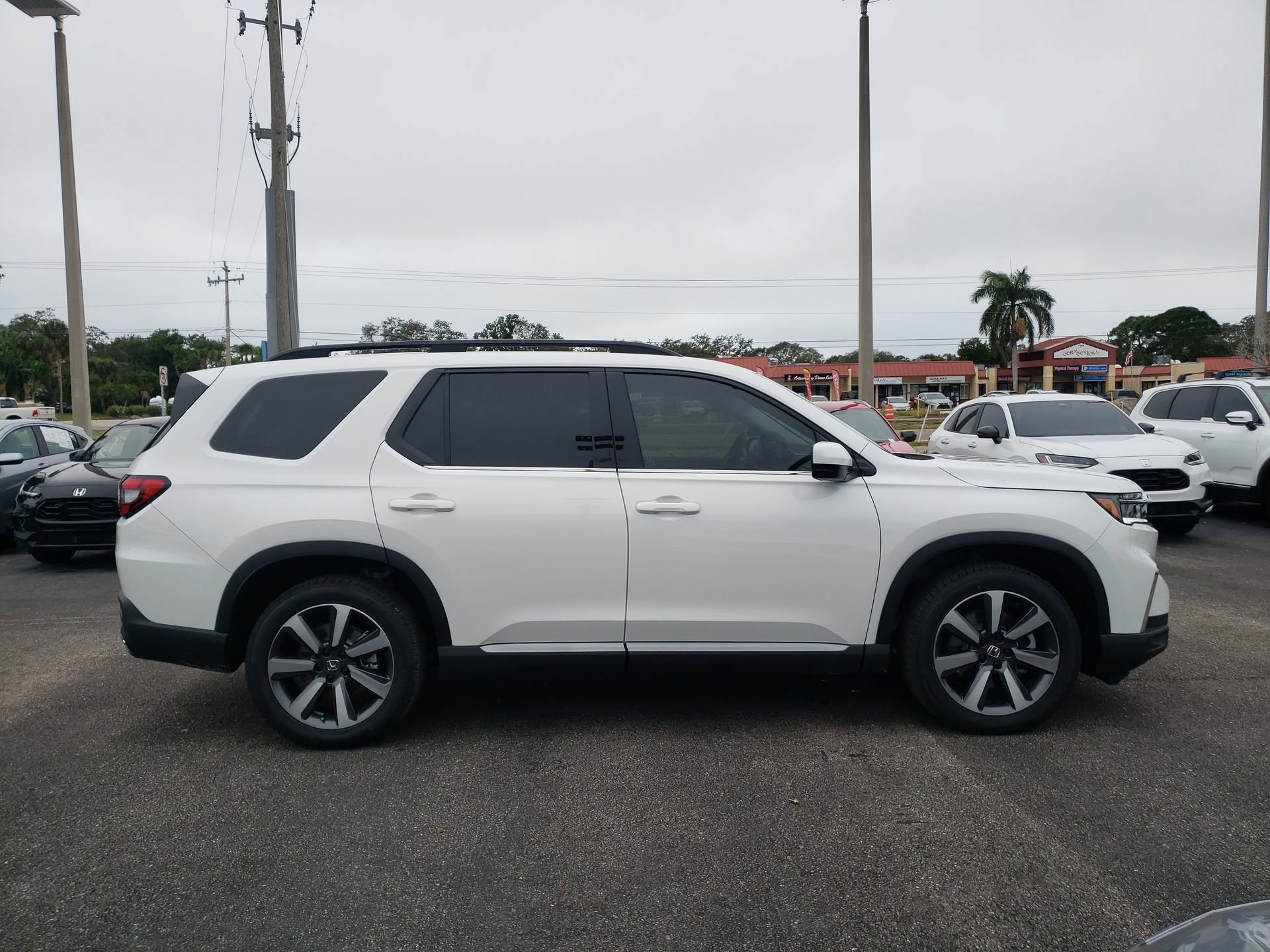 2025 Honda Pilot Touring photo 3