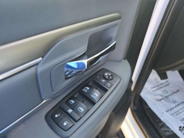 2018 Ram 1500 SLT photo 11