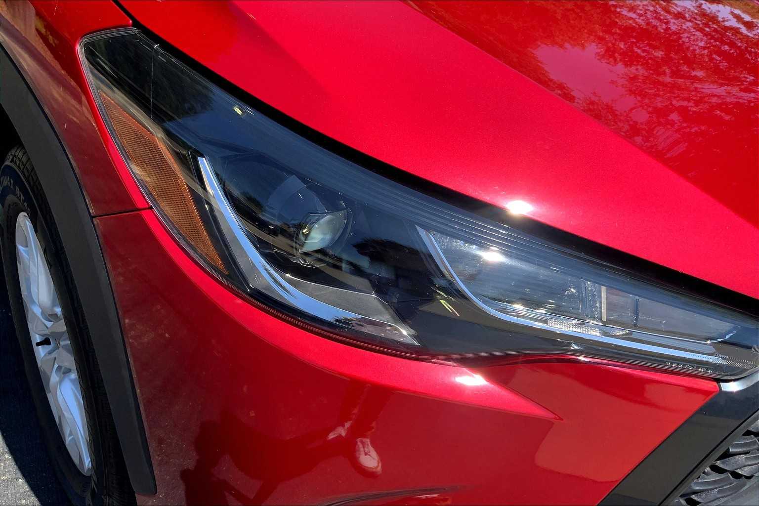 2022 Toyota Corolla Cross LE photo 23