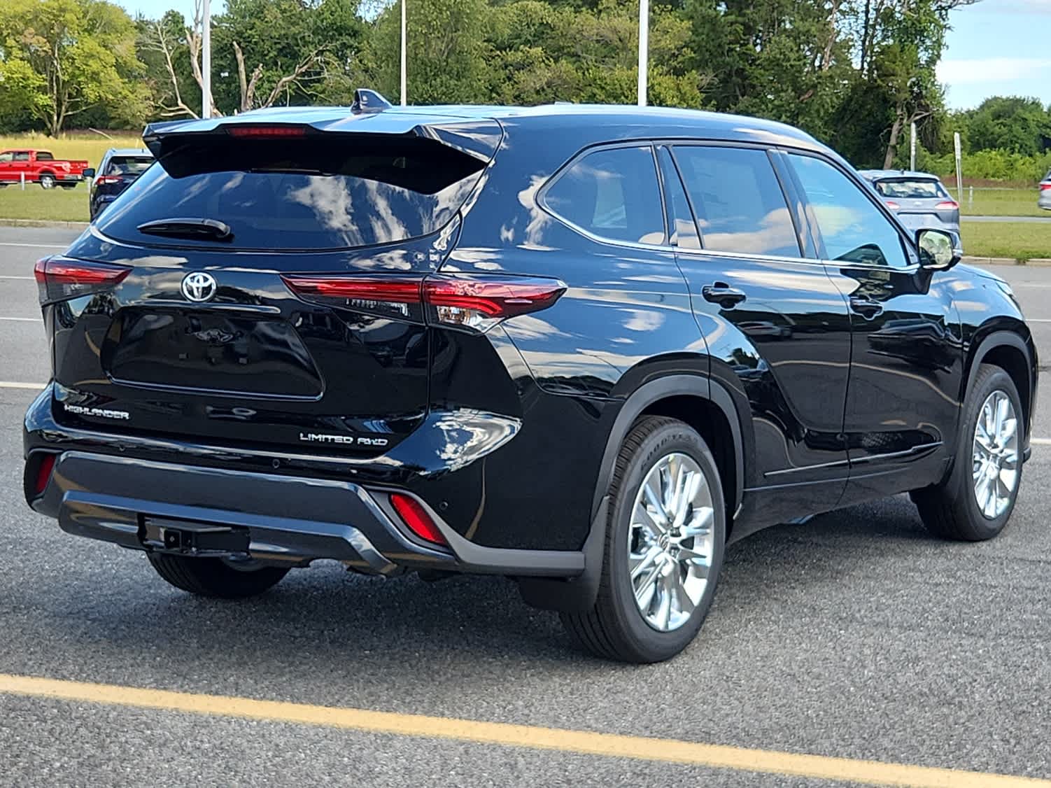 2025 Toyota Highlander Limited photo 2