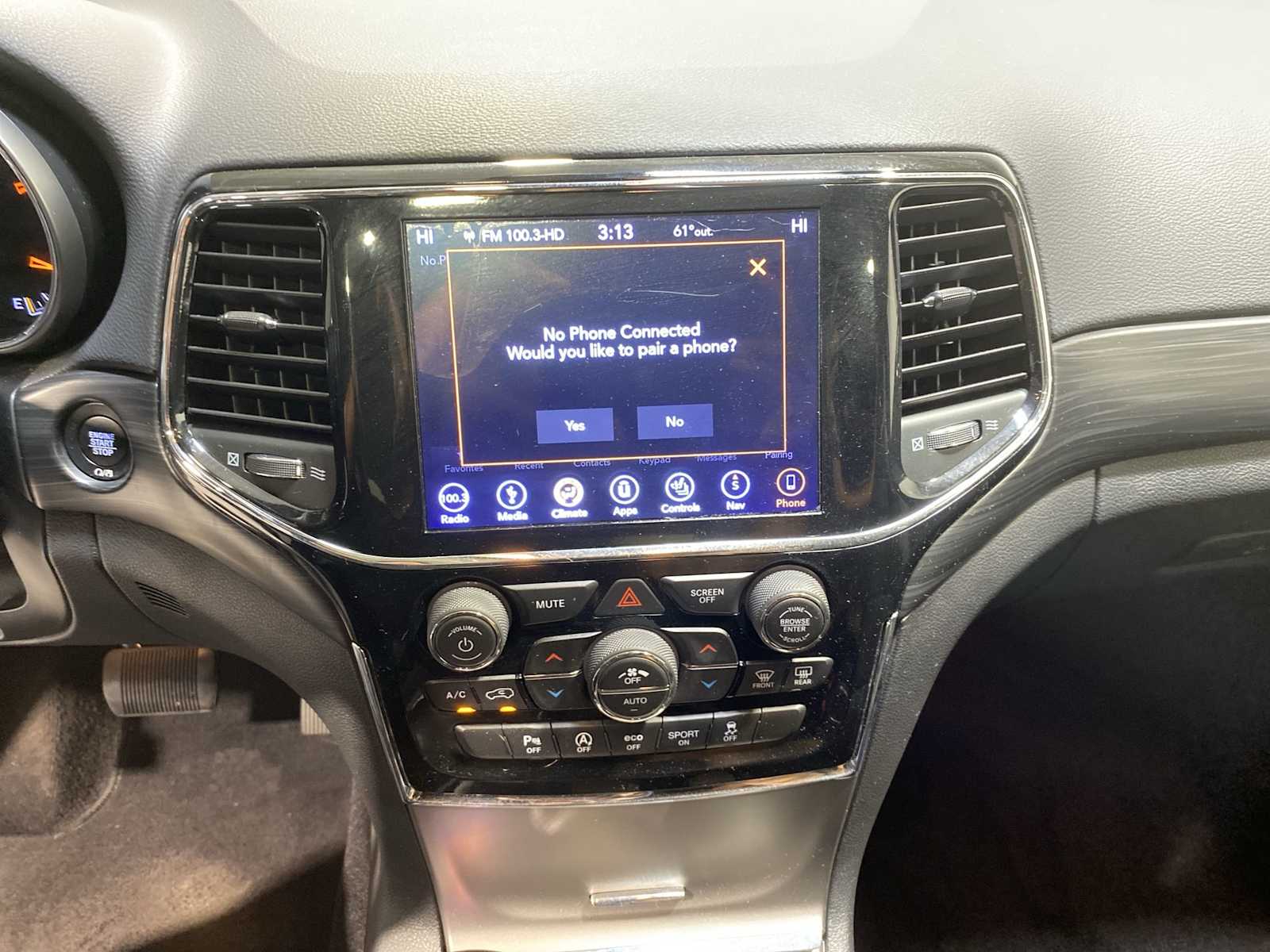 2019 Jeep Grand Cherokee Altitude photo 14