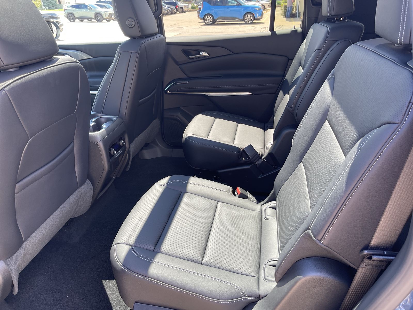 2026 Chevrolet Traverse photo 4