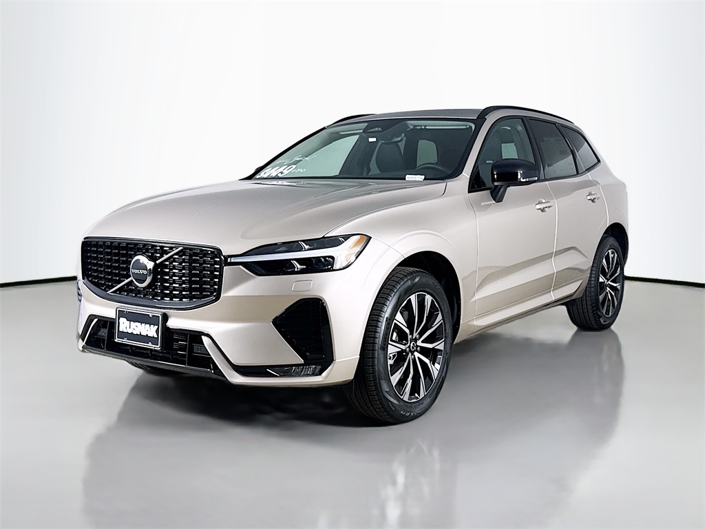 2025 Volvo XC60 B5 Core photo 3