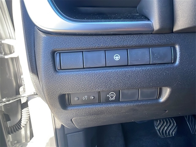 2023 Nissan Rogue SV photo 18