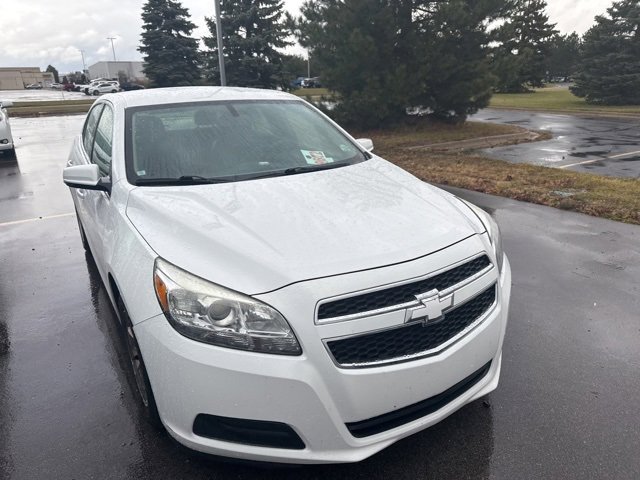 2013 Chevrolet Malibu 1LT photo 2