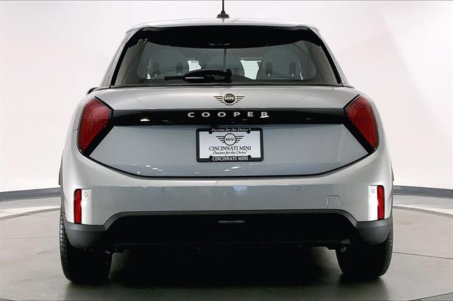 2026 Mini Cooper Hardtop 4 Door Signature photo 3