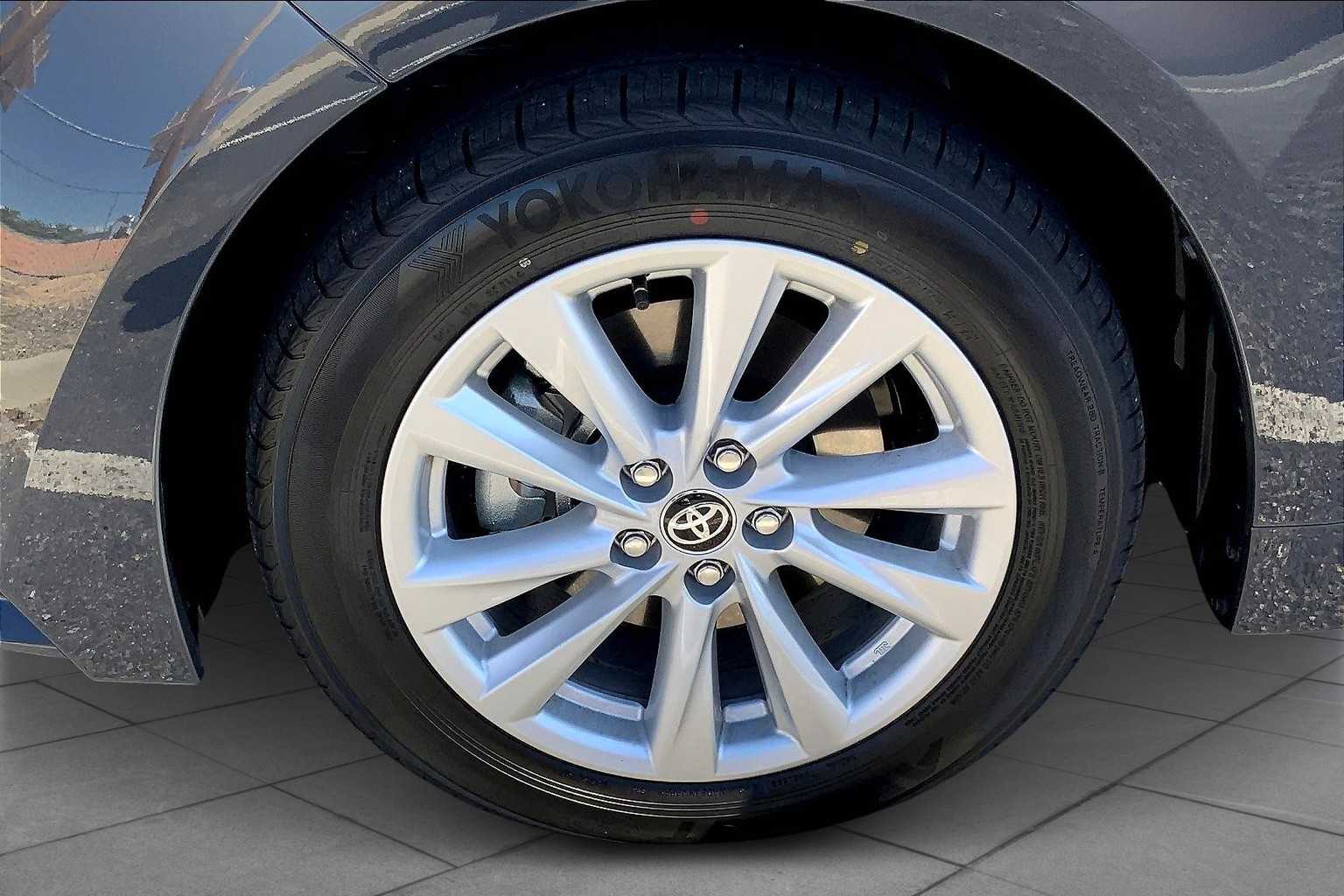 2025 Toyota Corolla Hybrid LE photo 9