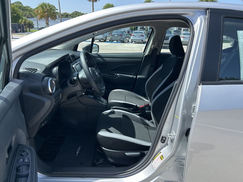 2025 Nissan Versa S photo 9
