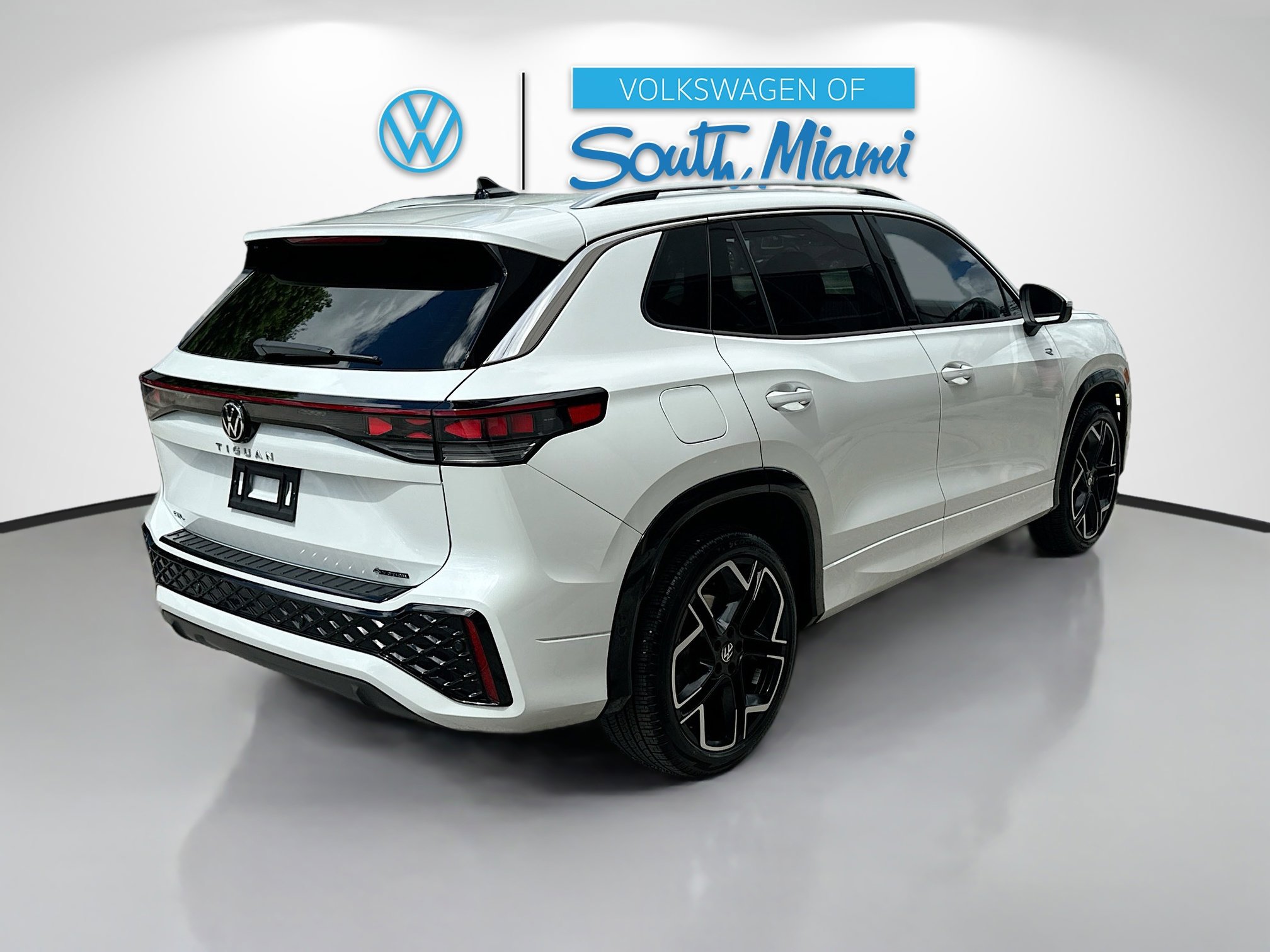 2025 Volkswagen Tiguan SEL R-Line Black photo 4