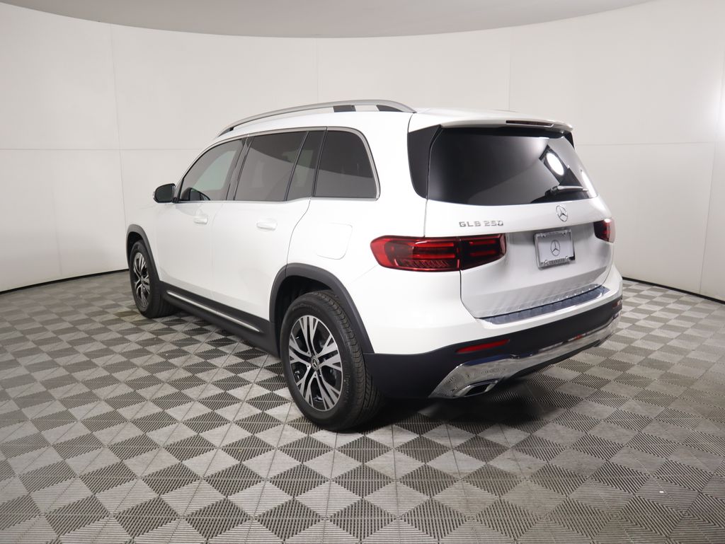 2026 Mercedes Benz GLB 250 photo 6