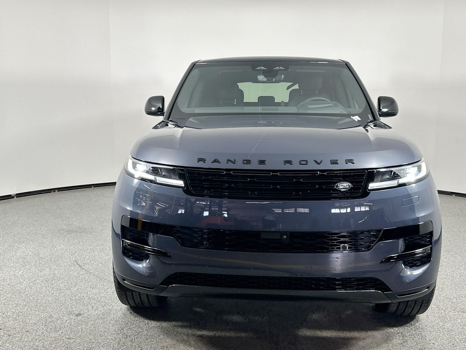 2025 Land Rover Range Rover Sport SE photo 2