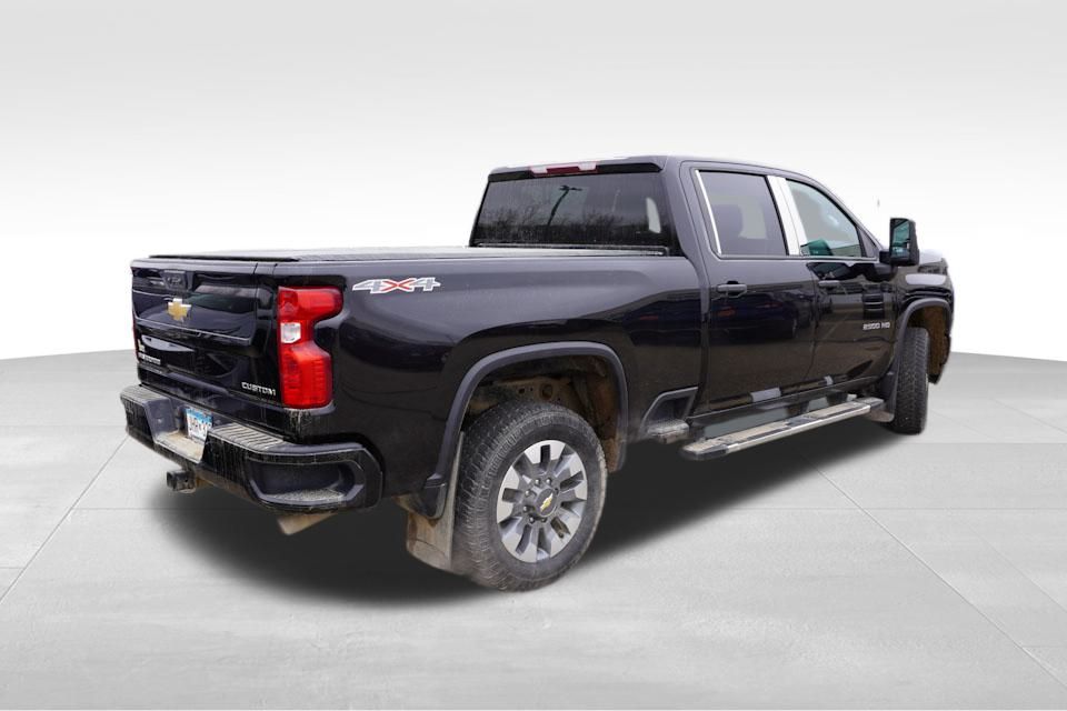 2023 Chevrolet Silverado 2500HD Custom photo 3