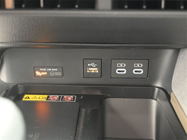 2025 Toyota Camry LE photo 3