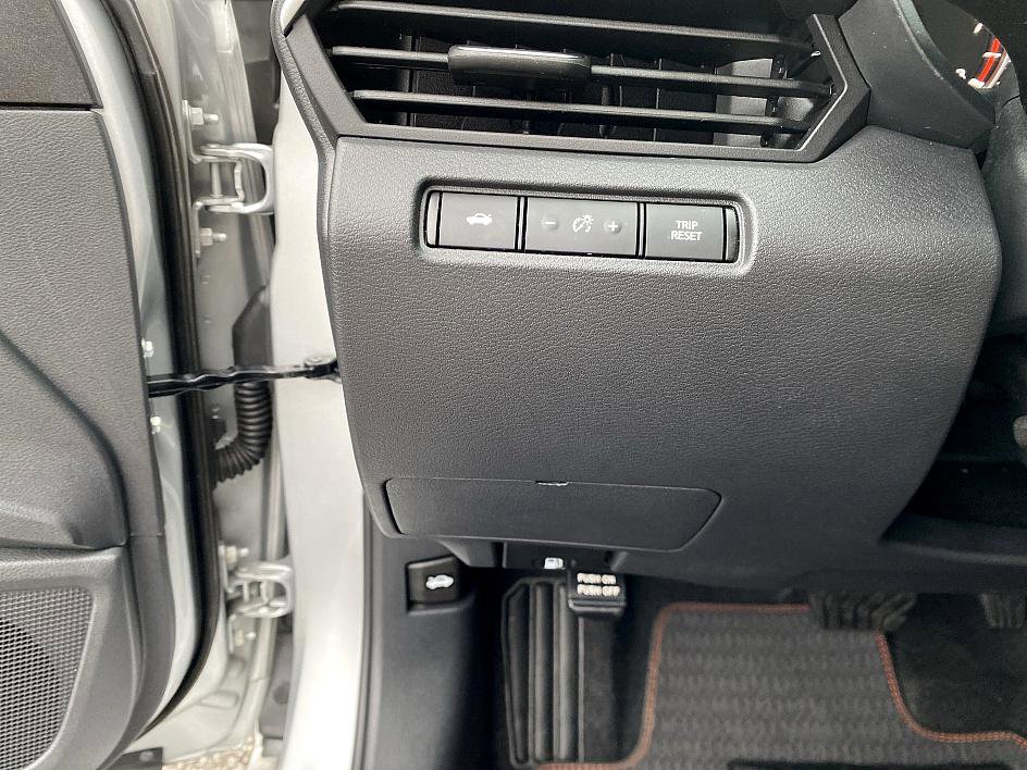2023 Nissan Altima 2.5 SR photo 9