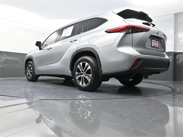 2022 Toyota Highlander XLE photo 30