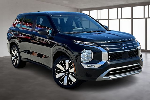 2025 Mitsubishi Outlander SE photo 3
