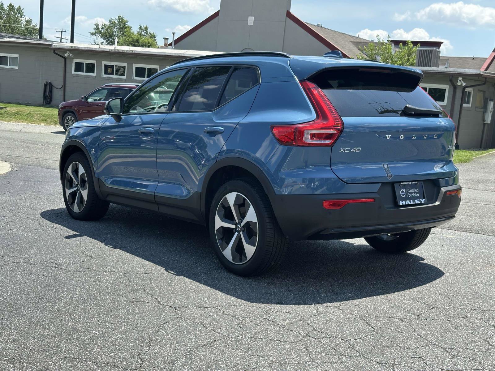 2025 Volvo XC40 Plus photo 21