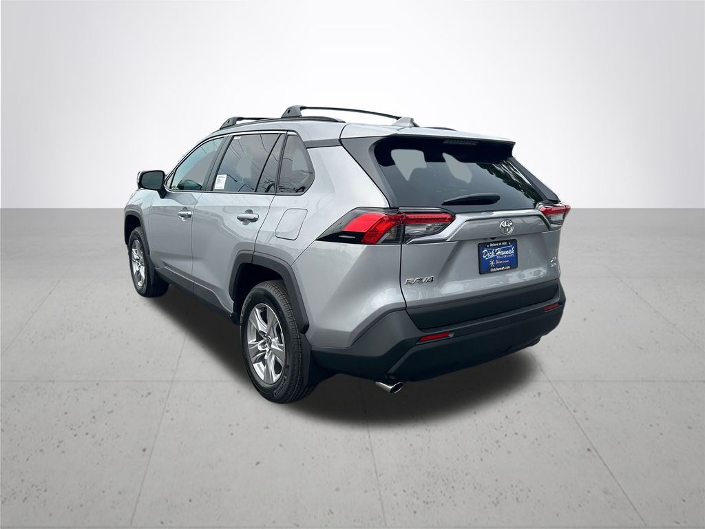 2025 Toyota RAV4 XLE photo 9