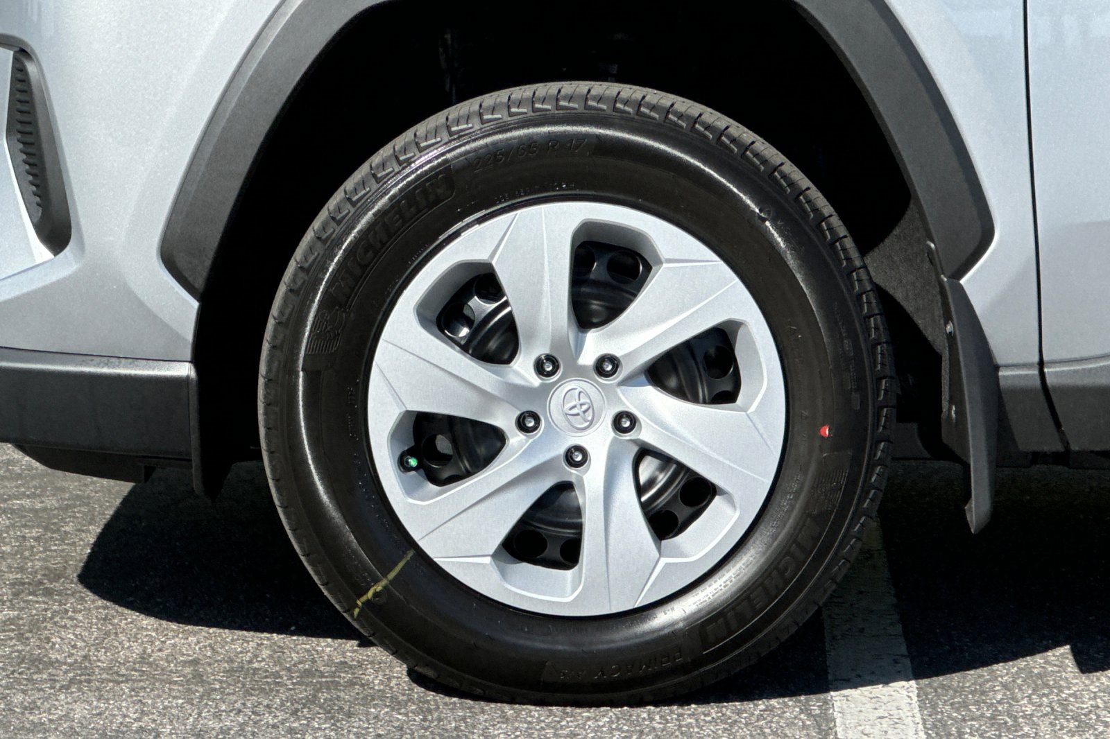 2025 Toyota RAV4 LE photo 29