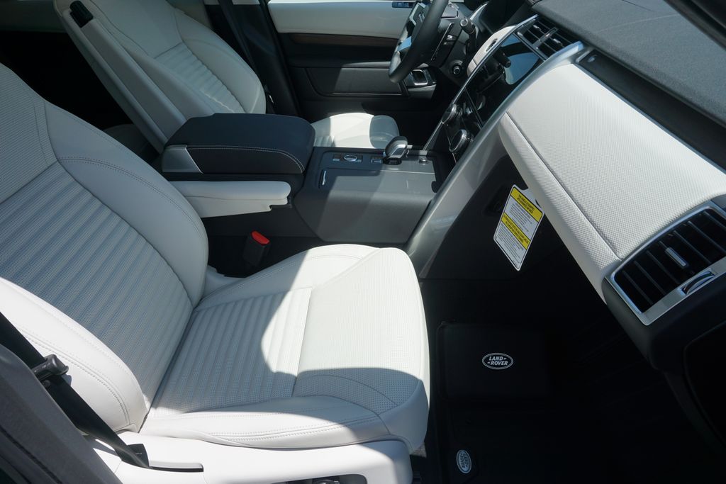 2025 Land Rover Discovery SE photo 23