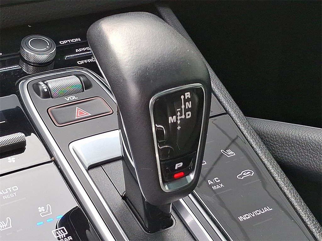 2023 Porsche Cayenne Platinum Edition photo 20