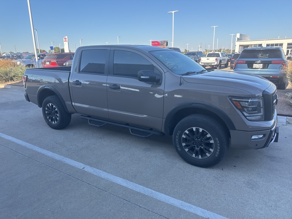 2020 Nissan Titan PRO-4X photo 4