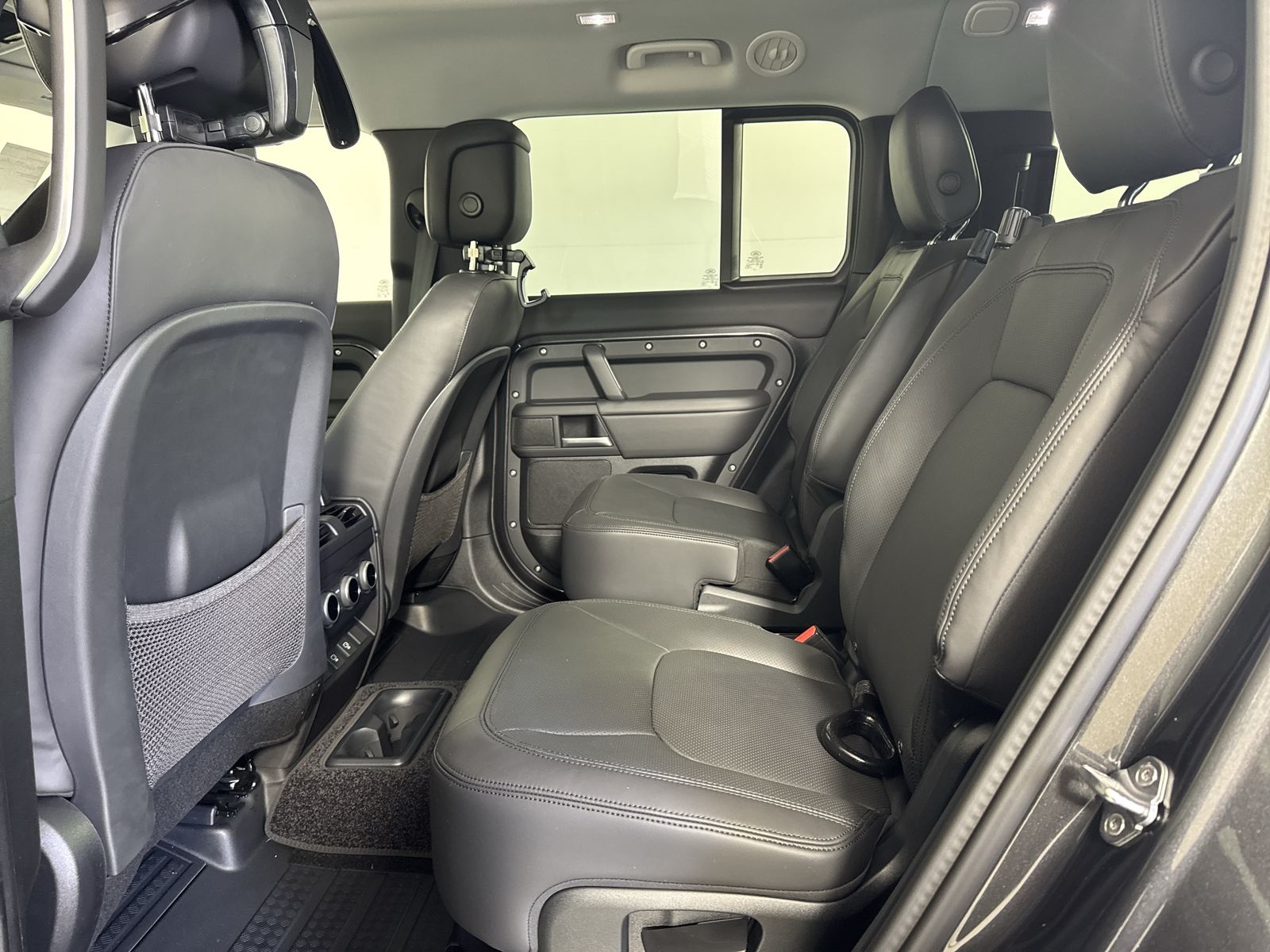 2025 Land Rover Defender 130 S photo 23