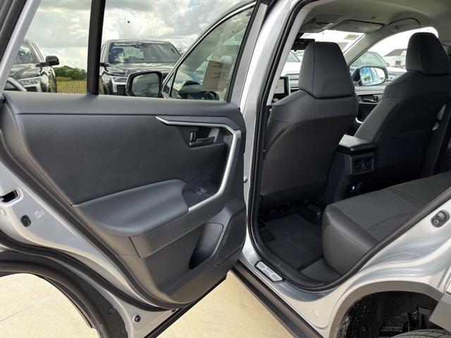 2025 Toyota RAV4 LE photo 12