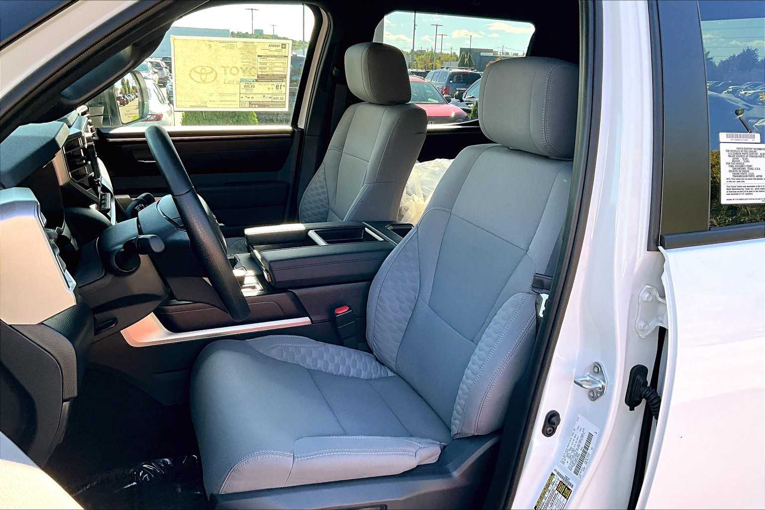 2025 Toyota Tundra SR5 CrewMax photo 9