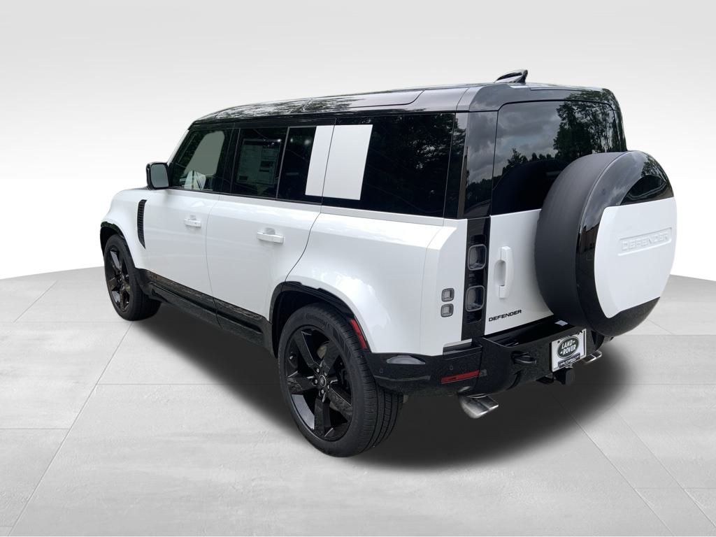 2025 Land Rover Defender 110 V8 photo 6