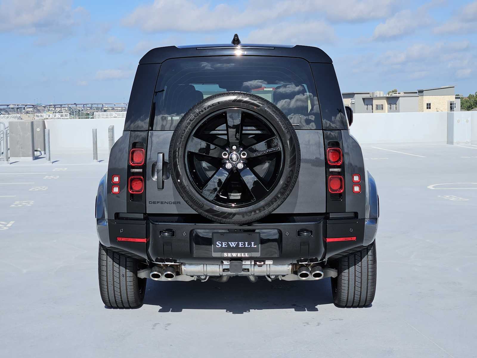 2025 Land Rover Defender 110 X-Dynamic SE photo 6