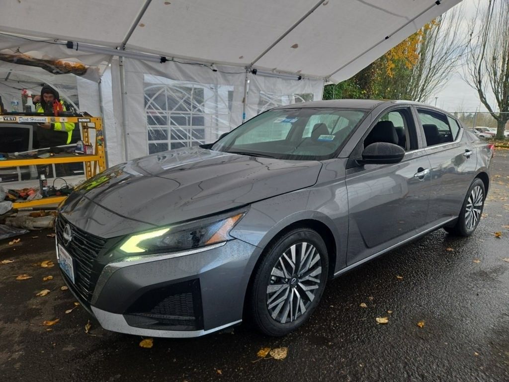 2024 Nissan Altima 2.5 SV photo 2